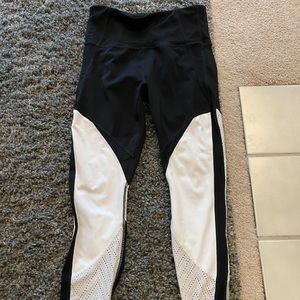 Athleta NWOT black and white leggings size med